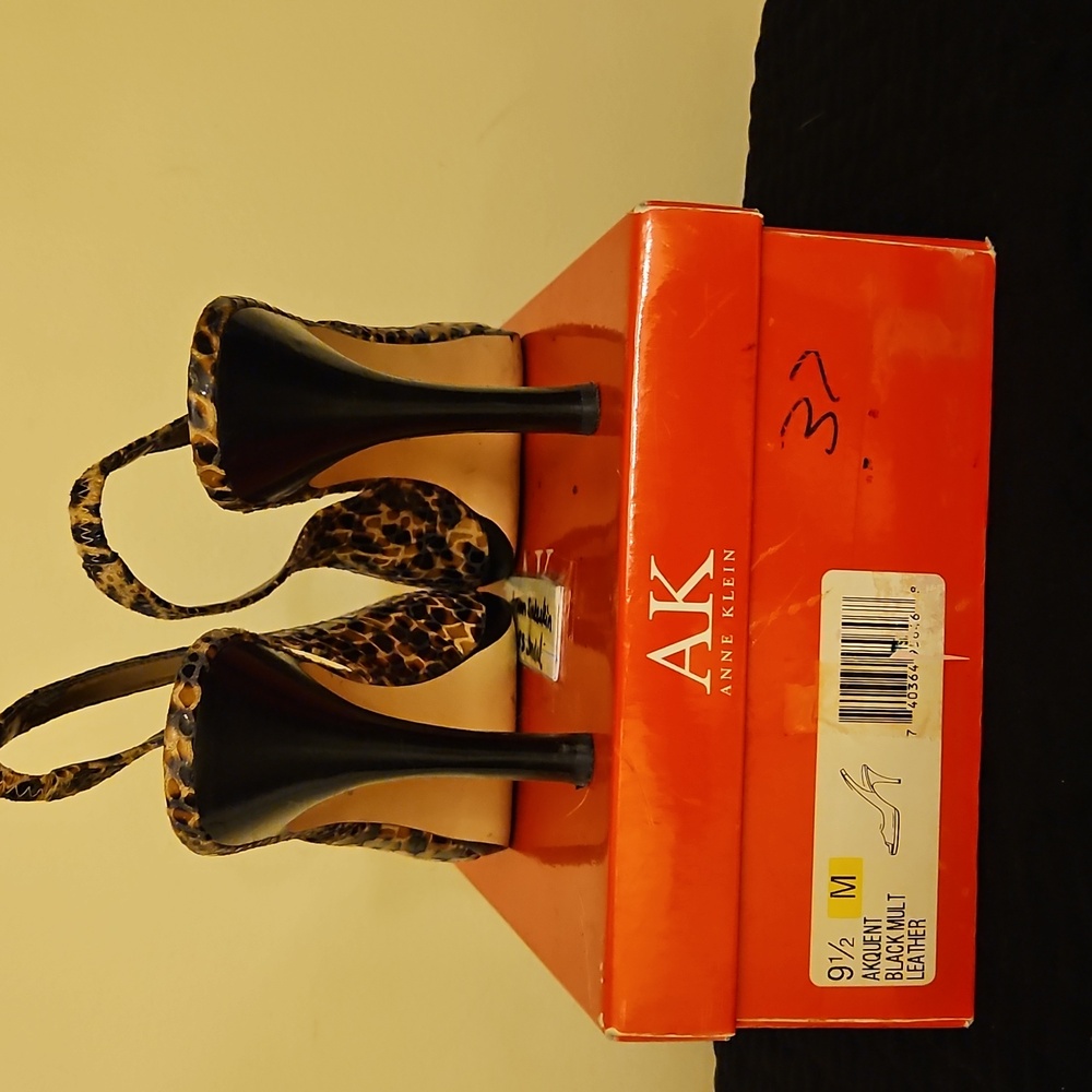 Anne Klein Patent Leather Snakeskin Peep Toe Sling Back Pumps 9-1/2 M - Picture 4 of 8